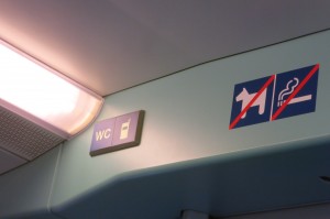 車内の案内標識 signs inside the train