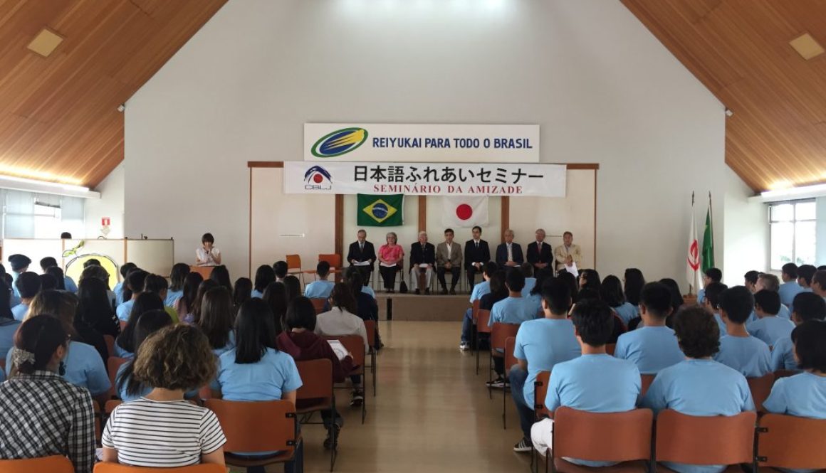 子どもたちの目に涙？そのわけは？ Tears in children’s eyes? Why?