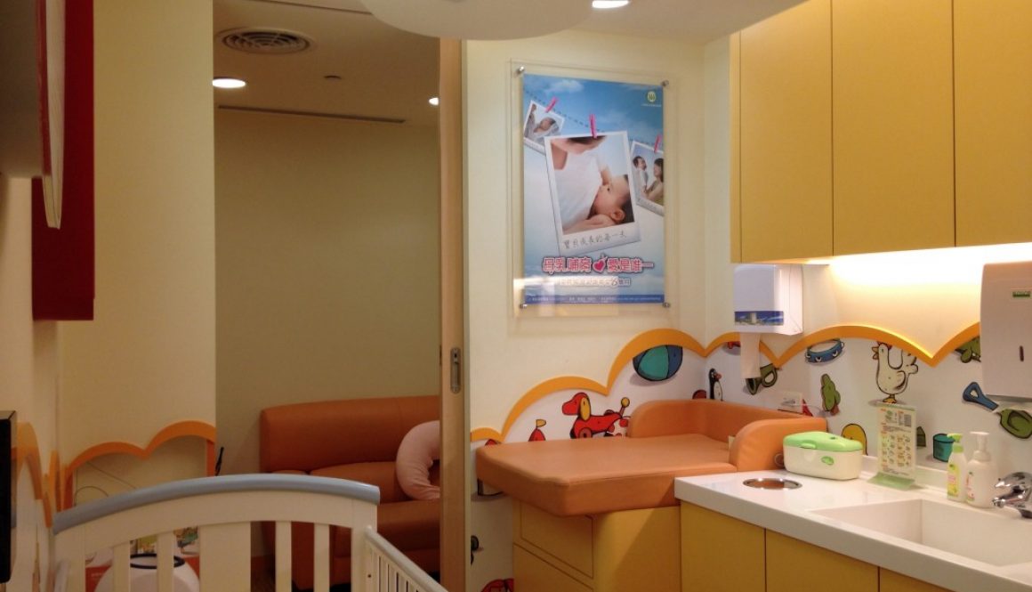 松山空港国際ターミナル内の授乳室内部