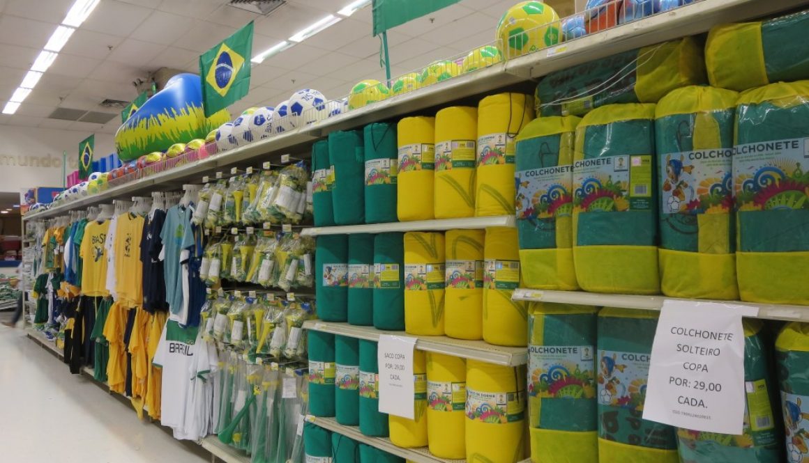 スーパーの応援グッズ売り場