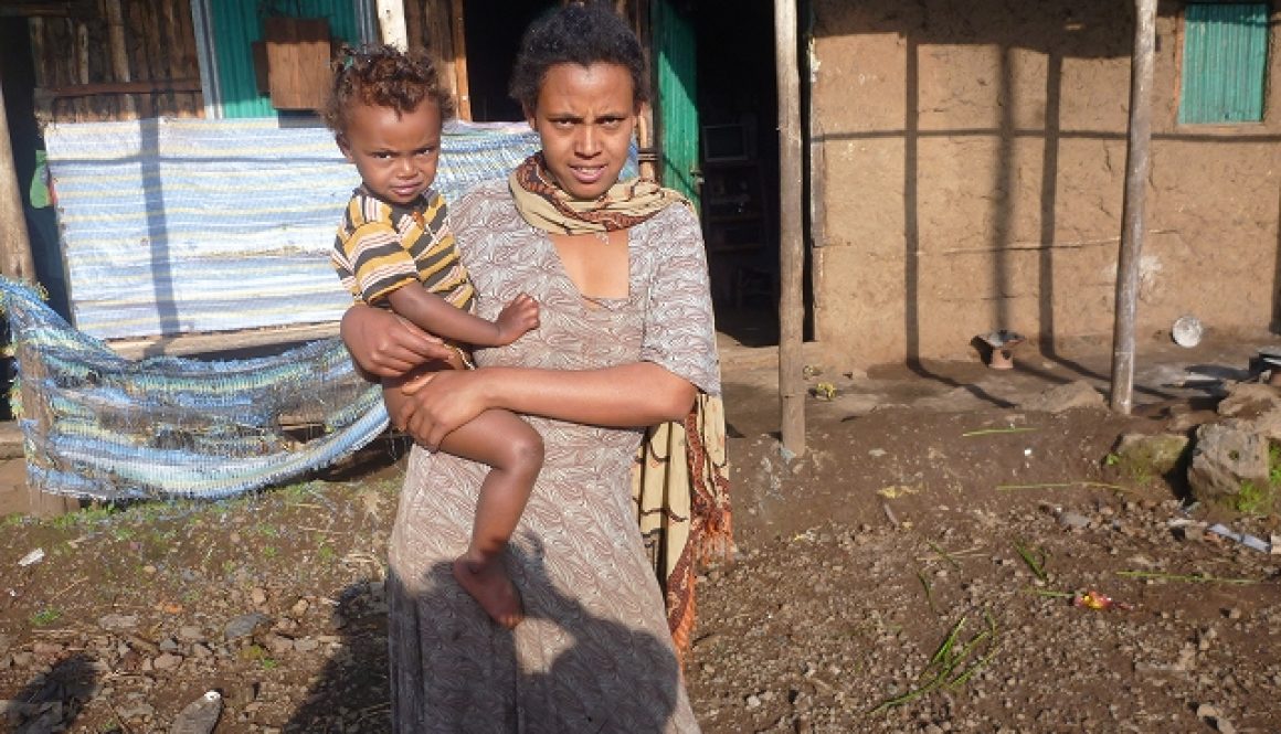 お母さんとその子ども（エチオピア）